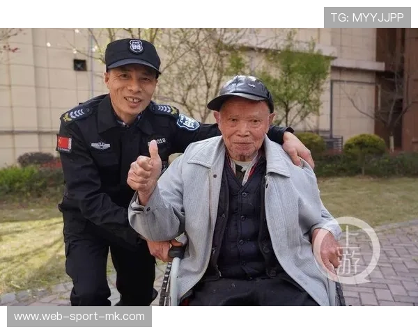 某次保安帮迷路小孩找到父母，保安大叔寻找女儿